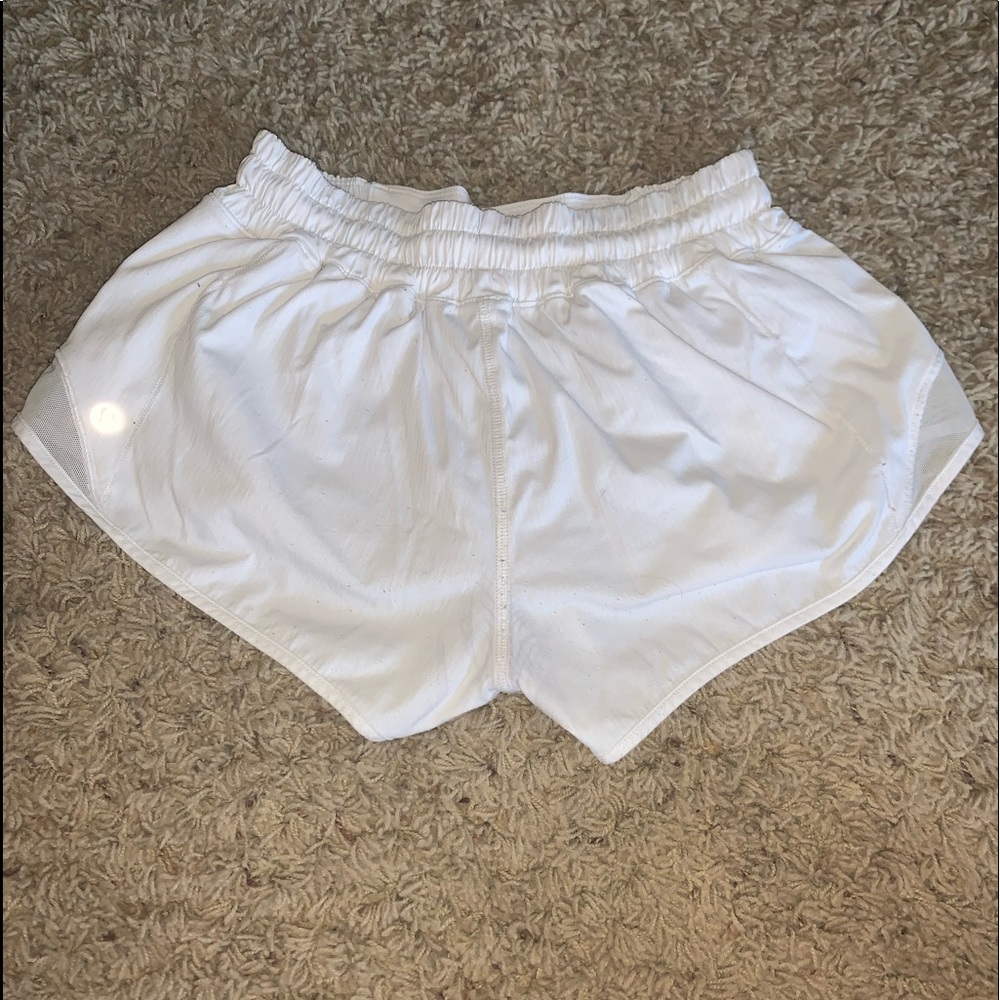 Lululemon White hotty hot low rise short
